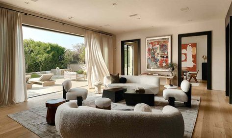 Kylie Jenner and Travis Scott Cut Price of Beverly Hills House to $20M Kylie Jenner And Travis Scott, Kylie Jenner House, Jenner House, Beverly Hills Mansion, Beverly Hills Houses, Built In Bbq, Glam Room, Open Space Living, House On A Hill