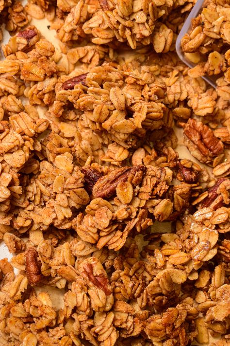 HEALTHY HOMEMADE PECAN CINNAMON MAPLE GRANOLA Simple Granola Recipe, Simple Granola, Pecan Granola, Maple Granola, Breakfast Food Recipes, My Recipe Book, Granola Recipe, Fun With Food, Homemade Gift Ideas