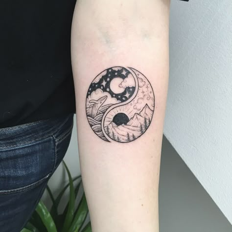 Tato Tradisional, Ying Yang Tattoo, Hippie Tattoo, Yang Tattoo, Tattoos Infinity, Tattoos Matching, Yin Yang Tattoos, Tattoo Ideas Easy, Couple Tattoos Unique