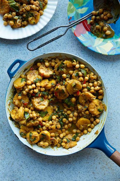 Ital Food, Chickpea Curry Recipe, Plantain Recipes, Spinach Curry, Sbs Food, Meatless Mondays, Vegan Curry, Weekend Meals, Food Vegan