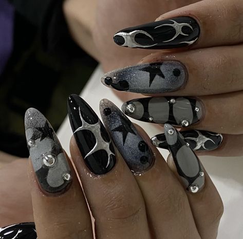 uñas, diseño de uñas, inspiración, uñas bonitas, uñas góticas, uñas lindas, uñas negras, uñas blancas, Rock Nails, Edge Nails, Punk Nails, Anime Nails, Goth Nails, Edgy Nails, Grunge Nails, Blush Nails, Manicure Y Pedicure