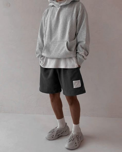 Oversize Shorts Outfit Men, Oversized Summer Outfit Men, Men's Athleisure Outfits, Summer Oversized Outfits Men, Short Outfits Hombre, Outfits Con Short Hombre, Yeezy Foam Runners Outfit, Men Athleisure Outfits, Foam Runners Outfit