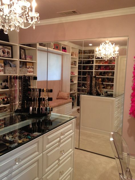 Bedroom converted into "Boutique Style" walk in closet. Coquette Walk In Closet, Retro Walk In Closet, 2000s Walk In Closet, Grunge Walk In Closet, Walk In Closet Aesthetic Coquette, Walk In Closet Victorian, Boutique Style, Dream House Rooms, Walk In Closet