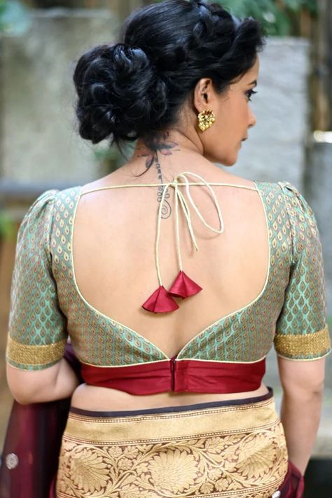 Sweetheart Neck Blouse, Trending Blouse, Brocade Blouse Designs, Raw Silk Blouse, Blouse Designs High Neck, Banarasi Brocade, Blouse Designs Catalogue, Latest Blouse Designs Pattern, Pista Green