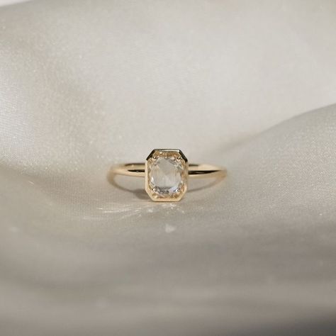 Cute Engagement Rings, Future Engagement Rings, Bezel Ring, Dream Engagement, Dream Engagement Rings, Pretty Rings, Diamond Set, Dream Ring, Rose Cut Diamond