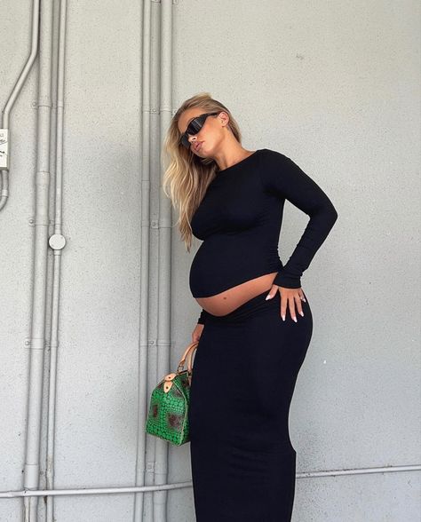 Tammy Hembrow Pregnant, Summer Pregnancy Outfits Dresses, Chic Pregnancy Outfits, Summer Pregnancy Outfits, Prego Outfits, Pregnant Outfits, Pregnant With A Girl, Pregnancy Belly Photos, Tammy Hembrow