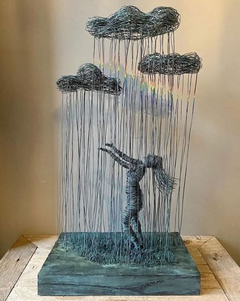 Woman In The Rain, Art Fil, Copper Wire Art, Wire Art Sculpture, Art Wire, 3d Pen, Metal Art Projects, Wire Sculpture, Wire Crafts