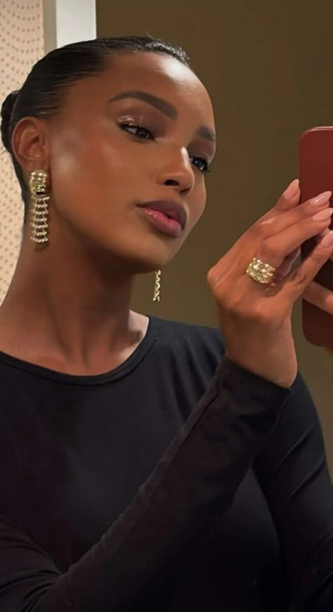 Jasmine Tookes Style, Jasmin Tookes, Combination Skin Routine, Makeup For Black Skin, Brown Skin Makeup, Jasmine Tookes, Happier Life, Dark Skin Makeup, Skin Routine