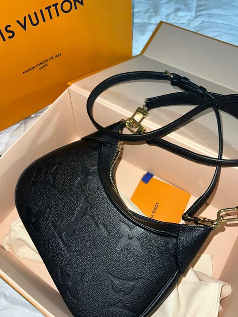 Bagatelle Louis Vuitton, Lv Purse Aesthetic, Black Louis Vuitton Bag Outfit, Lv Handbags Black, Lv Bag Black, Lv Bagatelle, Louis Vuitton Black Bag, Black Lv Bag, Louis Vuitton Bag Aesthetic