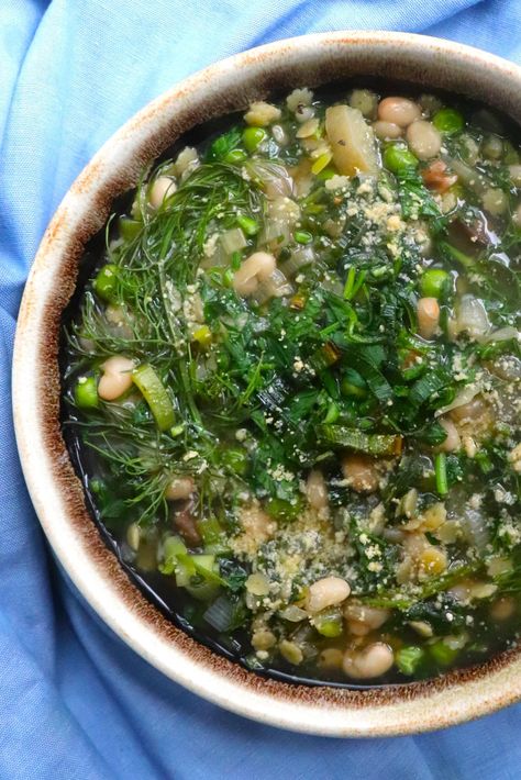 Stinging Nettle Vegan Green Minestrone - Very Vegan Val Stinging Nettle Soup, Green Minestrone, Nettle Recipes, Nettle Soup, Vegetable Prep, Foraged Food, Stinging Nettle, Herbal Recipes, Vegan Beans