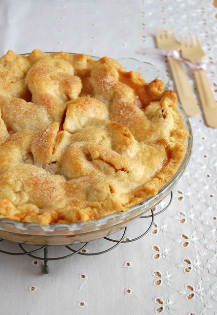 Technicolor Kitchen - English version: Summer nectarine and vanilla pie Gluten Free Apple Pie Recipe, Nectarine Pie, Vanilla Pie, Nectarine Recipes, Gluten Free Apple Pie, Shortcrust Pastry Recipes, Pie And Tart, Summer Pie, Dessert Pies