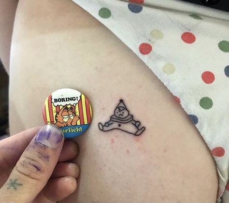 Cute Clown Tattoo Ideas, Dreamcore Tattoo, Small Clown Tattoo, Cute Clown Tattoo, Horrible Tattoos, Kitten Tattoo, Master Tattoo, Stick Poke Tattoo, Bestie Tattoo