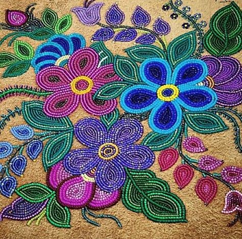 Indian Beadwork, Native American Beadwork Patterns, Beaded Moccasins, Beaded Flowers Patterns, Native Beading Patterns, Beadwork Designs, Native Beadwork, Bead Sewing, Beautiful Beadwork