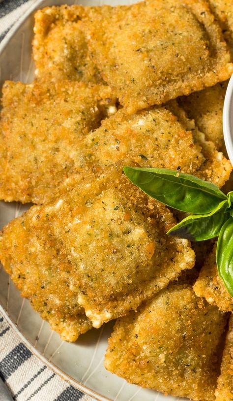 Air fryer ravioli recipe. Fried ravioli is an easy recipe that can be enjoyed by the whole family. #airfryer #ravioli #italian #dinner #easy #homemade #lunch via @slavabondarev Airfryer Ravioli, Air Fryer Ravioli, Hot Italian Sausage Recipes, Sausage Ravioli, Spinach And Cheese Ravioli, Slow Cooker Spaghetti Sauce, Frying Recipes, Cheese Roll Recipe, Fried Ravioli