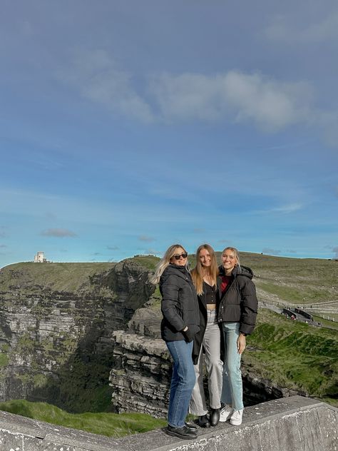 #studyabroad #countyclare #places #travel #ireland #traveldestinations #cliffsofmoher Ireland Summer Travel Outfits, Ireland Travel Outfits Summer, Travel Outfit Aesthetic, Ireland Travel Outfits, Travel Outfits Summer, Summer Travel Outfits, Ireland Summer, County Clare Ireland, Summer Abroad