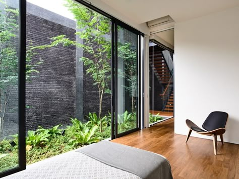 Hyla Architects, Taman Indoor, Timber Staircase, Internal Courtyard, Wooden Floors, Home Garden Design, Tropical House, Patio Interior, Bungalow House Design