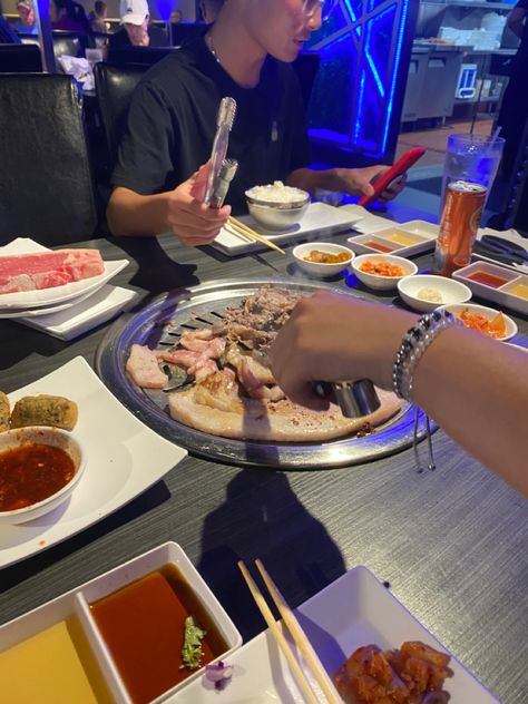 Korean Bbq Date Outfit, Gen Korean Bbq, Bbq With Friends, With Friends Aesthetic, Date Outfit, Friends Aesthetic, Korean Bbq, Chocolate Fondue, With Friends