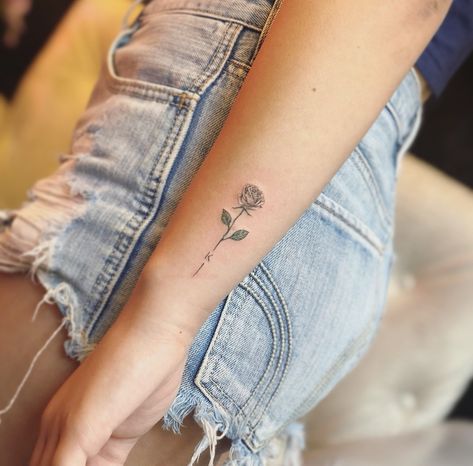 Micro Rose Tattoo, Forearm Rose Tattoo, Rose Tattoo Wrist, Rose Tattoo Shoulder, Rose Wrist Tattoo, Side Wrist Tattoo, Rose Tattoo On Back, Rose Tattoo Stencil, Tattoos Rose