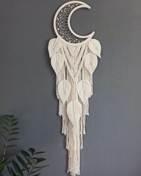 Dream Catcher Thigh Tattoo, Half Moon Dream Catcher, Star Dream Catcher, Dream Catcher Macrame, Leaves Aesthetic, Macrame Leaves, Moon Dream Catcher, Making Dream Catchers, Macrame Feathers