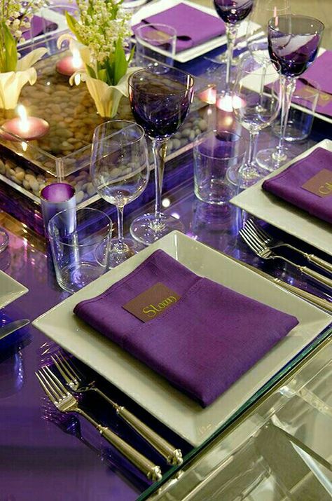 Tea Centerpieces, Purple Napkins, Eggplant Wedding, Color Uva, Colin Cowie, Colin Cowie Wedding, Green Dinner Plates, Green Dinner, Violet Wedding