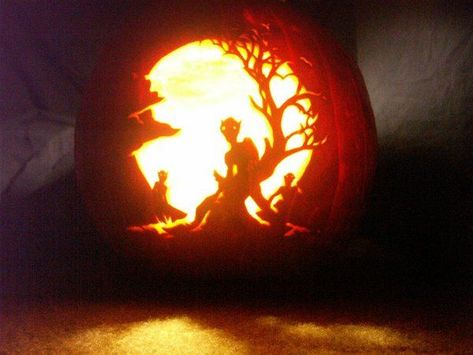 Attack On Titan Pumpkin Carving, Easy Pumpkin Designs, Cool Pumpkin Carvings, Pumpkin Masters, Vampire Pumpkin, Fun Diy Halloween Decorations, Halloween Pumpkin Ideas, Halloween Pumpkin Stencils, Halloween Party Decor Diy