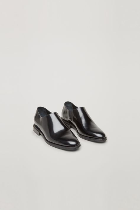 COS | Slip-on leather shoes Classic Loafers, Heels Boots, Girls Wear, Knee High Boots, Women's Shoes Sandals, Leather Sandals, Ballet Flats, Leather Shoes, Knee High