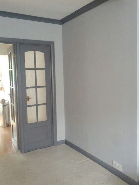 What Color Trim Goes with Gray Walls? (25 Ideas) 60 Bedroom Dark Grey Walls, Grey Skirting Boards, Grey Woodwork, Grey Painted Walls, Mens Room Decor, Dark Doors, Bedroom Dark, Dark Trim, Dark Grey Walls