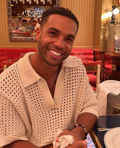 Lucien Laviscount Emily In Paris, Lucien Laviscount Aesthetic, Lucien Leon Laviscount, Alfie Emily In Paris, Lucien Laviscount, Callum Turner, Jesse Williams, Doctor Picture, Paris Look