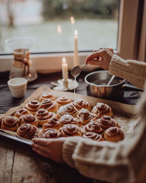 Jul 2, 2020 - This Pin was discovered by Agirlnamedkyra. Discover (and save!) your own Pins on Pinterest Cosy Food Photography, Cottagecore Fall Recipes, Hygee Aesthetics, Autumn Hygge Aesthetic, Hygge Baking, Autumn Food Photography, Gingerbread Cabin, Rustic Cooking, Witchy Fall