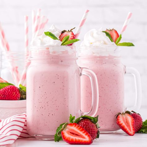 The Best Strawberry Milkshake Recipe Frozen Sliced Strawberry Recipes, Strawberry Milk Shake Recipes, Milk Shakes Recipes Easy, Best Milkshake Recipe, Strawberries Milkshake, Best Strawberry Milkshake Recipe, Strawberry Milkshake Recipe Easy, Cafe Trailer, Summer Milkshakes