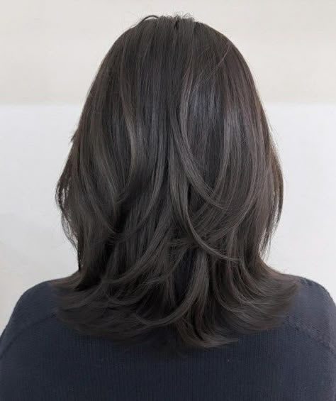 Wolf Cut Mid Length Hair, Textured Medium Haircut, Medium Length Haircut Aesthetic, Wolf Cut Hair Shoulder Length, Shoulder Length Hair Layered, Layer Cut For Short Hair, Short Hair Layers Shoulder Length, Short Layer Haircut, Short Layered Haircuts Shoulder Length