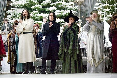 Karkaroff, Snape, McGonagall, Dumbledore at the Yule Ball from Harry Potter GOF. Rogue Harry Potter, Severus Sneep, Hogwarts Teachers, Quiz Harry Potter, Harry Potter Goblet, Hogwarts Professors, Film Harry Potter, Cumpleaños Harry Potter, Harry Potter Quiz