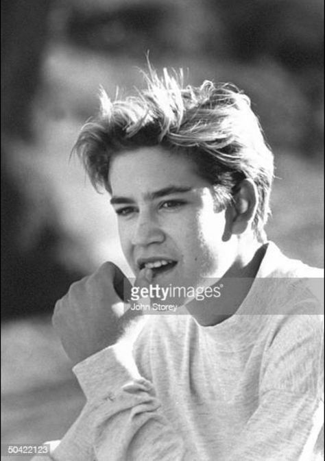 Mark Paul Gosselaar, Zack Morris, John Clark, 90s Teen, 90s Men, Mens Hairstyles Thick Hair, Celebrity Updates, Saved By The Bell, Pretty Men