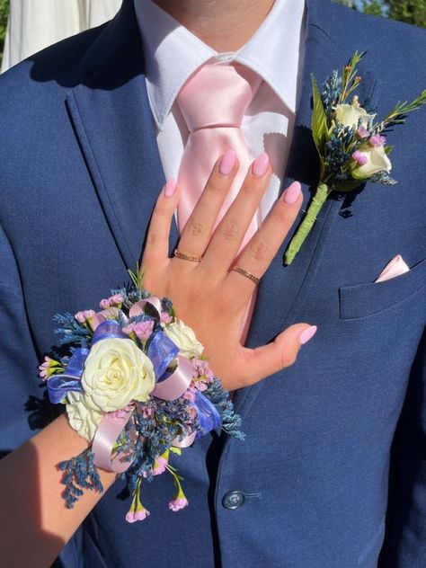 Navy Blue Prom Suits, Blue Suit Pink Tie, Prom Corsage Pink, Navy Corsage, Pink Prom Suit, Blue Prom Suit, Mauve Prom Dress, Prom Flowers Bouquet, Corsage Flowers