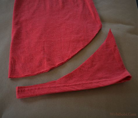 Cut Tshirt Sleeves Diy, Cut Sleeves Off Tshirt Women, How To Cut Tee Shirts, How To Cut Neck Out Of Tee Shirt, Cute Cut Tshirt Ideas, How To Cut Sleeves Off Tshirt, Cut Neckline Tshirt, How To Cut T Shirts Cute, Tshirt Modification Diy