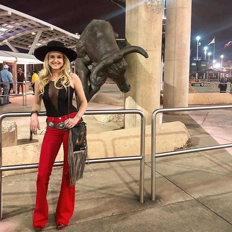 Red Rodeo Outfit, Black Rodeo Outfit, Black Nashville Outfit, Black Rodeo, Rodeo Chic, Vegas Outfits, Rodeo Outfit, Nfr Style, Nashville Outfit