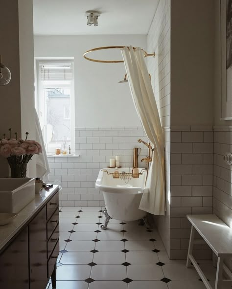 17 Timeless Tile Combinations For The Bathroom 11 Tile Pairings, Timeless Tile, Tile Combinations, Bathroom Colour, Serene Bathroom, White Tile Floor, Stunning Interior Design, Warm Interior, Small Bathroom Makeover