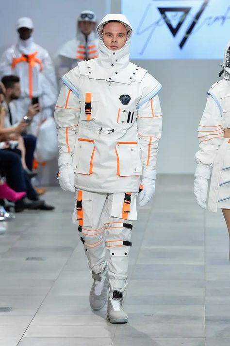 New York Fashion Week Outfits, Astronaut Fashion, Astronaut Outfit, Astronaut Suit, Week Outfits, Wild Outfits, Silky Pants, Space Outfit, Futuristic Fashion