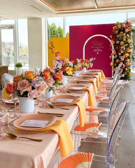 “23 shades of pink” for her 23rd Birthday 🌸 Every girl needs to celebrate their birthday all month long and why not end it with… | Instagram Woman Event Ideas, Women’s Conference Decorations, Pink And Orange Tablescape, Bachelorette Tablescape, Birthday Table Setup, Birthday Tablescape, Colorful Tablescapes, Modern Graduation Party, Dinner Party Decor