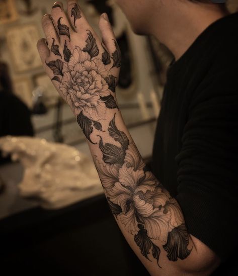 Unique Hand Tattoos, Ornament Tattoo, Simple Hand Tattoos, See Tattoo, Tato Henna, Hand And Finger Tattoos, Pretty Hand Tattoos, Back Tattoos For Guys, Botanical Tattoo