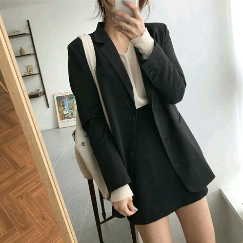 Black Blazer Korean Style, Blazer Korean Style, Inspire Outfits, Black Blazer Outfit, Outfit Art, Japan Outfit, Basic Wardrobe, Fitted Blazer, Wardrobe Basics