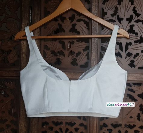 White Saree Blouse, Plain White Blouse, White Blouse Designs, Saree Outfits, Blouse Inspiration, Sleeveless Saree, Sleeveless Blouse Designs, Sleeveless Blouse Saree, Latest Model Blouse Designs