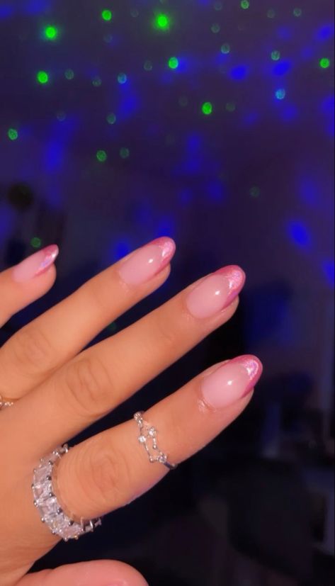 Almond Nails Designs School, Simple Pink Hoco Nails, Almond Full Color Nails, Cute Nails For School Almond, Cute Almond Nails Short Pink, 2023 Back To School Nails, Almond Pink Chrome French Tip Nails, Pink Chrome Nails Tips, Pink Tips Chrome