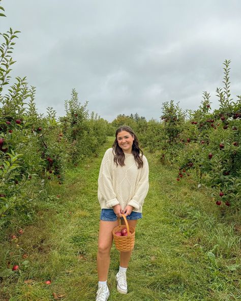 time to make apple muffins 🍎🧺🍁 - - Pinterest girl, Pinterest aesthetic, outfit inspo, vsco girl, coconut girl ,fall outfits, fall fashion inspo, fall aesthetic, outfit ideas, fall fashion, cozy fall, sweater weather #coastalstyle #pinterestaesthetic #pinterestoutfit #oufitinspo #casualoutfit #coconutgirl #falloutfits #fallaesthetic #fallstyle Girl Fall Outfits, Cozy Fall Sweater, Fall Aesthetic Outfit, Outfit Ideas Fall, Apple Muffins, Aesthetic Outfit Ideas, Scenery Nature, Vsco Girl, Pinterest Aesthetic