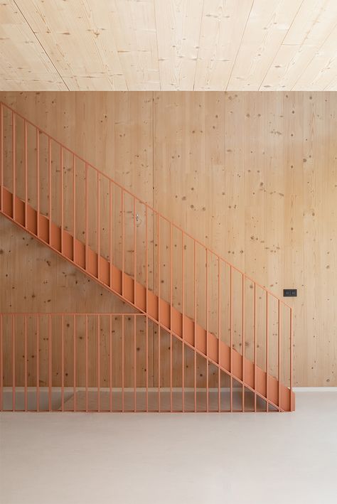 OUI — COCHA Post Edit, Handrail Design, Interior Staircase, Escalier Design, Tile Stairs, Stair Handrail, Staircase Railings, Modern Stairs, Interior Stairs