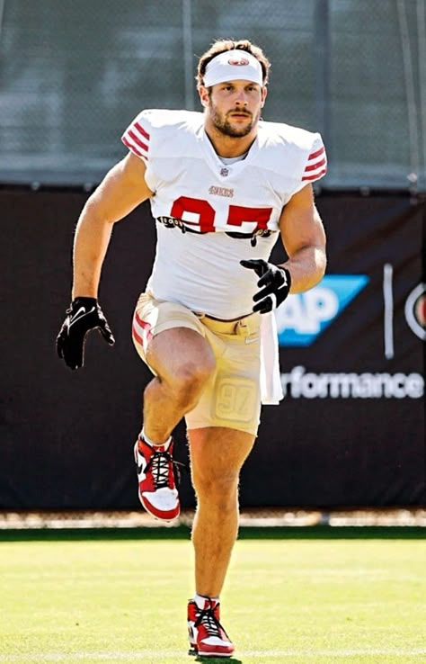 Nick Bosa Girlfriend, 49ers Pictures, Football Drip, Nick Bosa, Nfl Football 49ers, Football 49ers, Locker Room, Ohio State Buckeyes, Sport Football