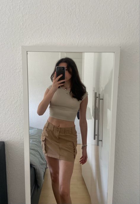 Cargo skirt, beige, beige tshirt, mini skirt, streatwear Brown Mini Skirt Outfit, Beige Cargo Skirt, Brown Cargo Skirt, Beige Tshirt, Mirror Selfie Outfit, Cargo Skirt Outfit, Skirt Ootd, Cargo Shorts Women, Brown Mini Skirt