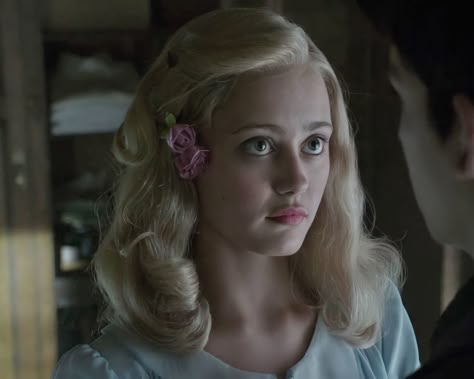 Miss Peregrines Home For Peculiar Emma, Emma Bloom Icon, Emma Miss Peregrine, Ella Purnell Miss Peregrine, Emma Bloom, Miss Peregrine's Peculiar Children, Ella Purnell, Peregrine's Home For Peculiars, Miss Peregrines Home For Peculiar