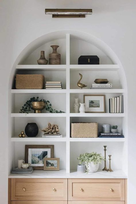 Bookshelf Styling Ideas, Built In Shelf Decor, White Brick House, Shelf Decor Living Room, Fireplace Built Ins, Bookcase Styling, Hearth Room, Beautiful Home Designs, Bookshelf Styling