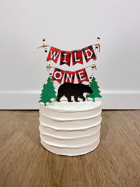 Wild One Buffalo Plaid Birthday Cake, Lumberjack 1st Birthday Cake, Lumberjack Cake Ideas, Wilderness Smash Cake, Lumberjack Birthday Cake, Lumberjack First Birthday Food, Wild One Birthday Party Boys Woodland, Wild One Lumberjack First Birthday, Lumberjack First Birthday Cake